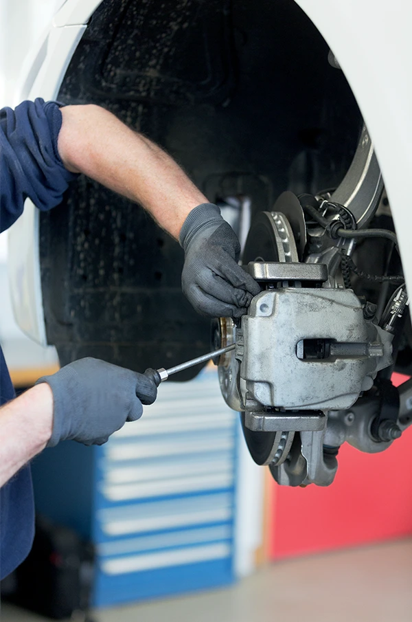 Atelier du garage RTA Bosch Car Service à Saint-Louis, entretien et diagnostic automobile